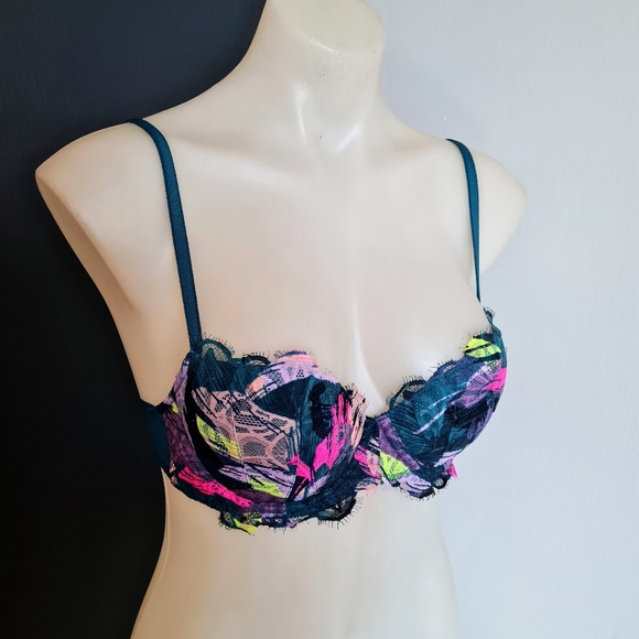Women's size 32C =10C 'PINK VICTORIA'S SECRET' Gorgeous date push up bra - EUC - Picture 4 of 6
